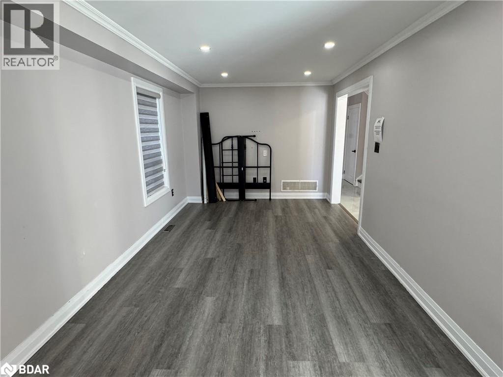 Photo 9 of 49 Catherine Drive, Barrie ON