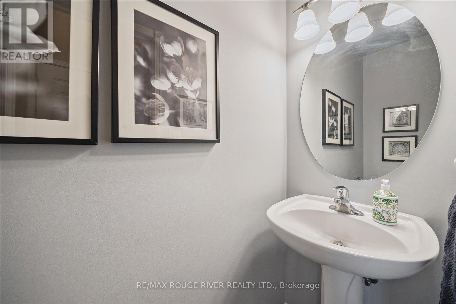 Photo 15 of 81 Vanguard Drive, Whitby ON