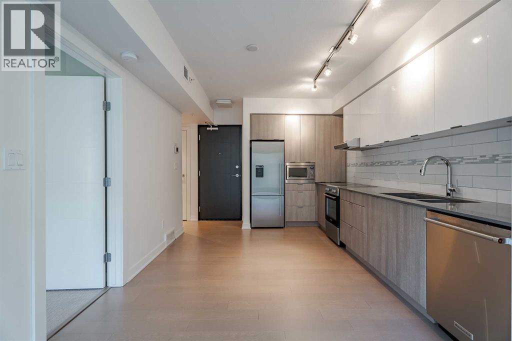 Single Family House for Sale in    Avenue SW Downtown Commercial Core Calgary 