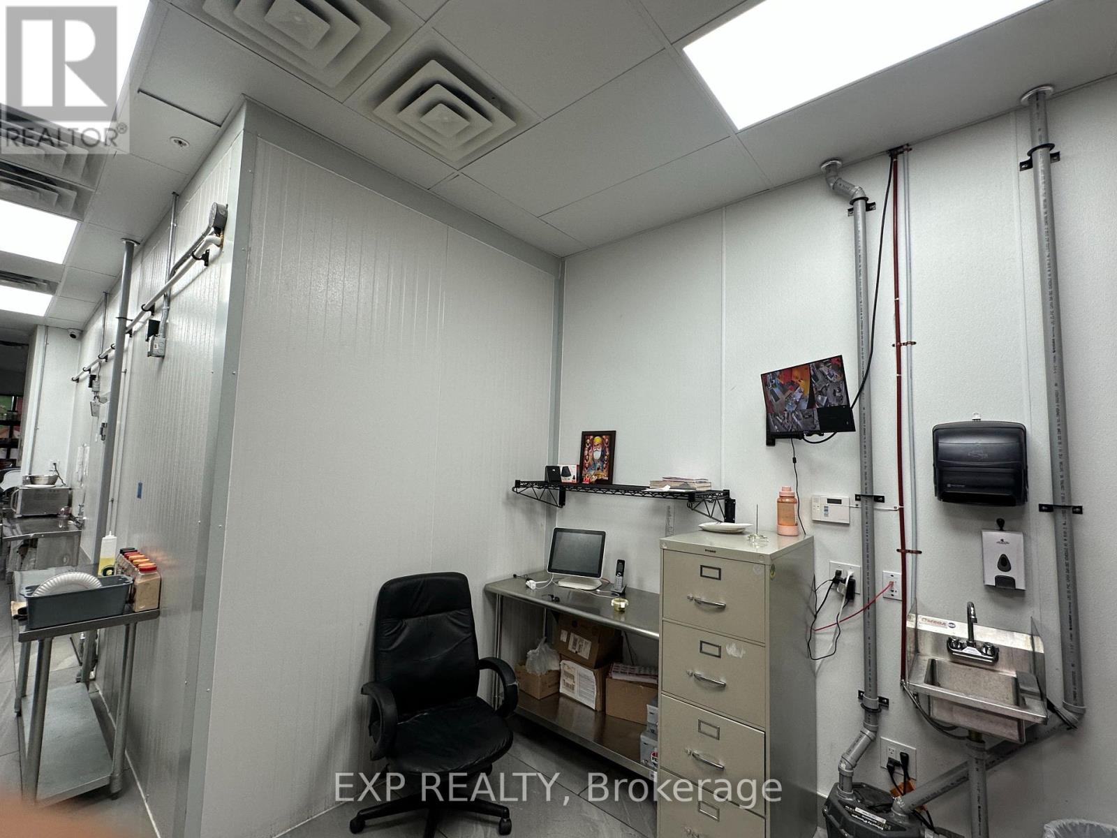 Photo 4 of 11 2136 Kains Road Road, London South ON