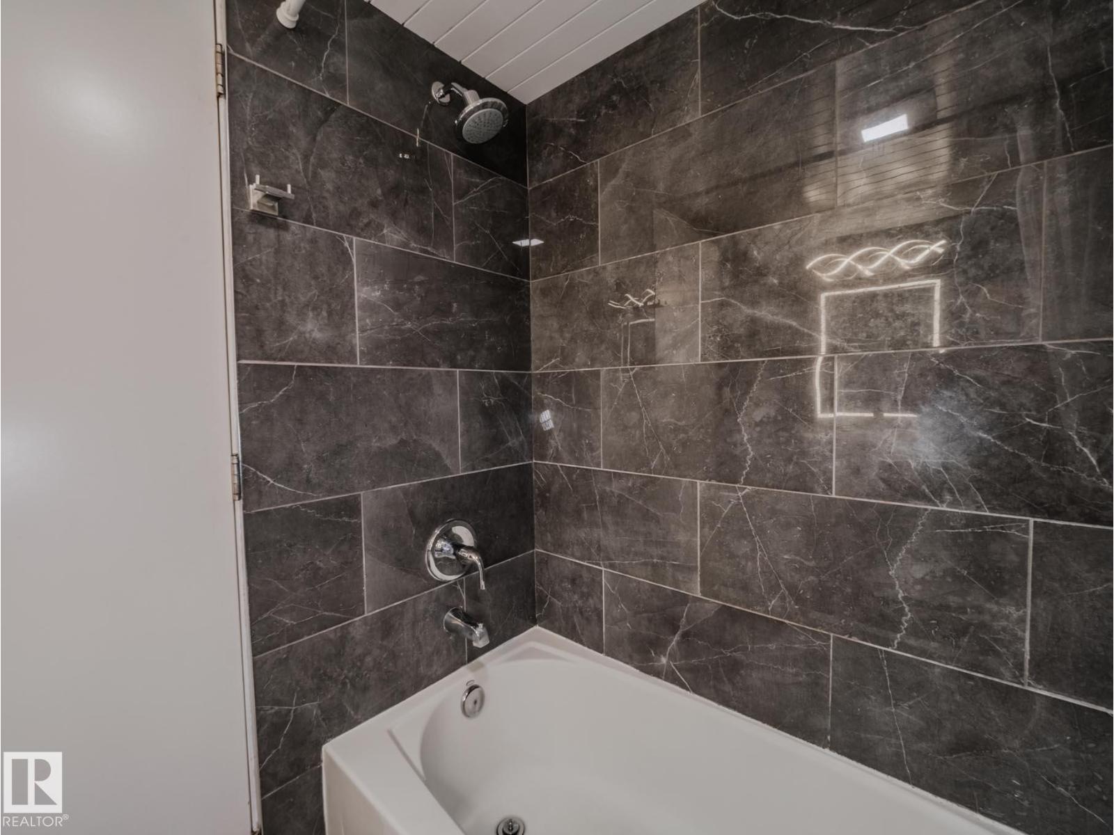 Photo 47 of 2216 11214 80 St Nw, Edmonton AB