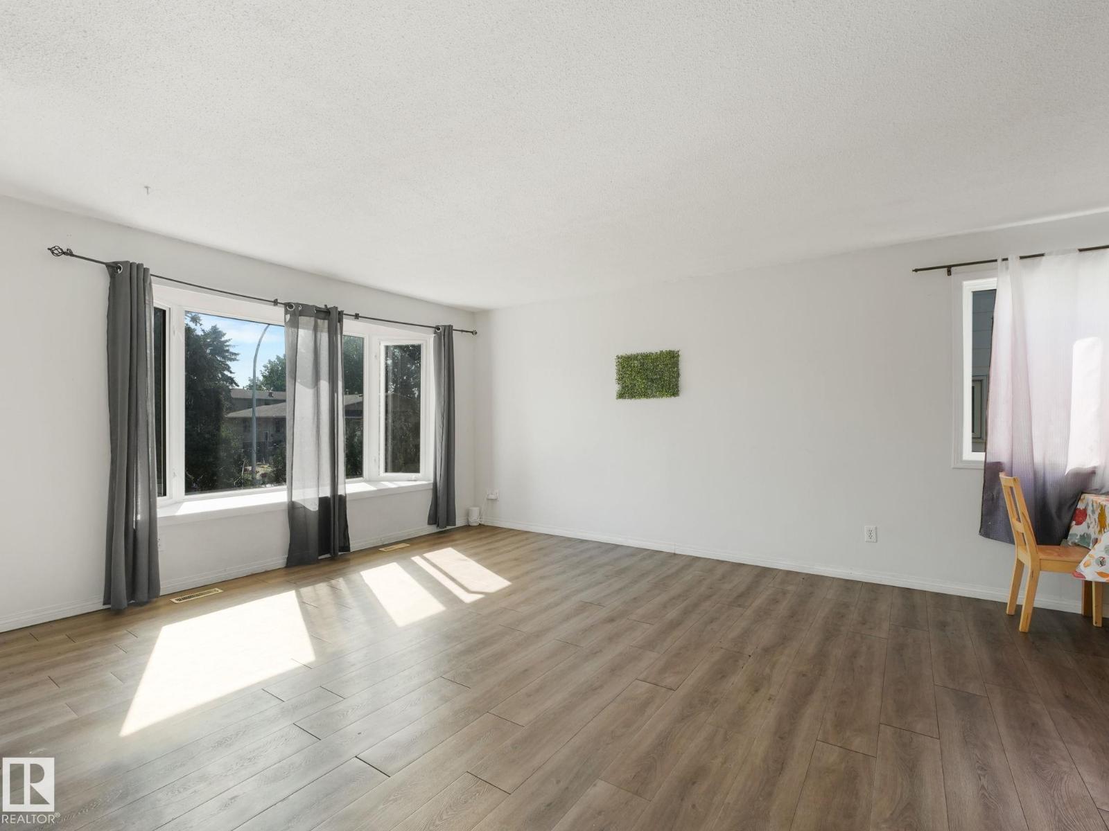 Photo 43 of 3432 60 St Nw, Edmonton AB