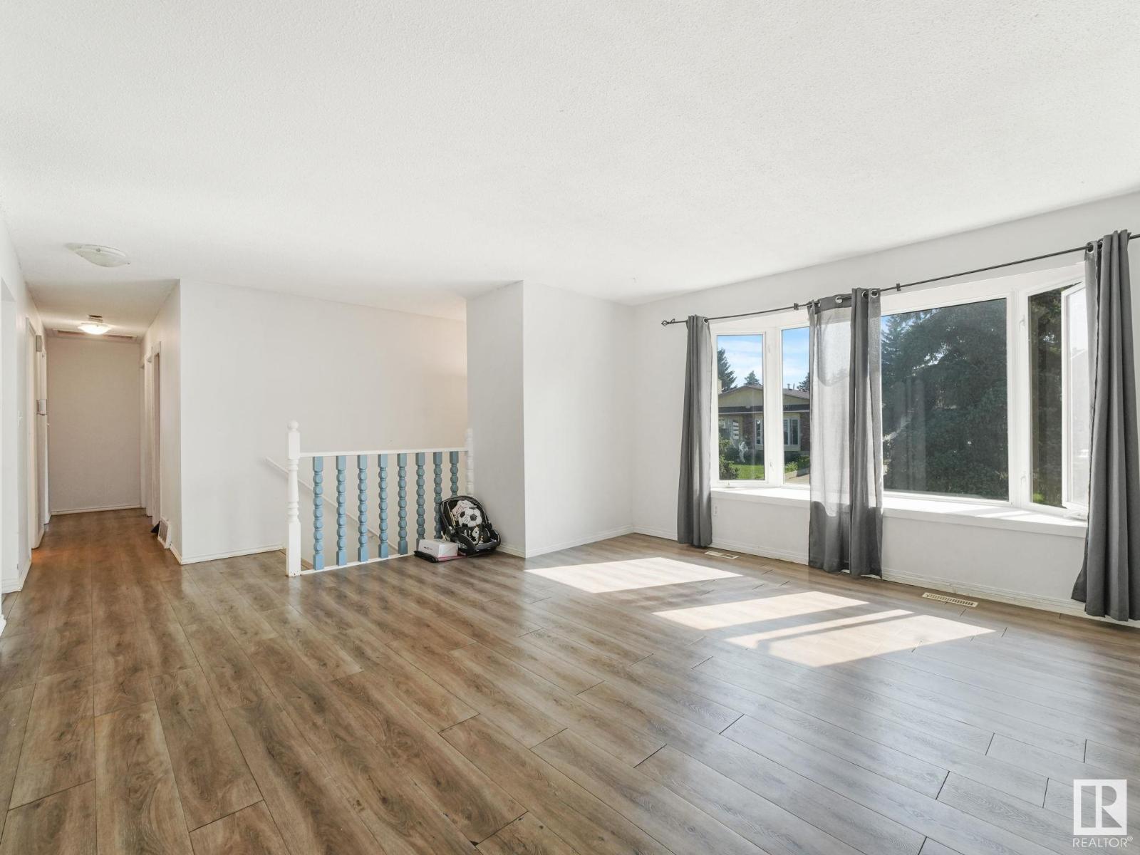 Photo 64 of 3432 60 St Nw, Edmonton AB