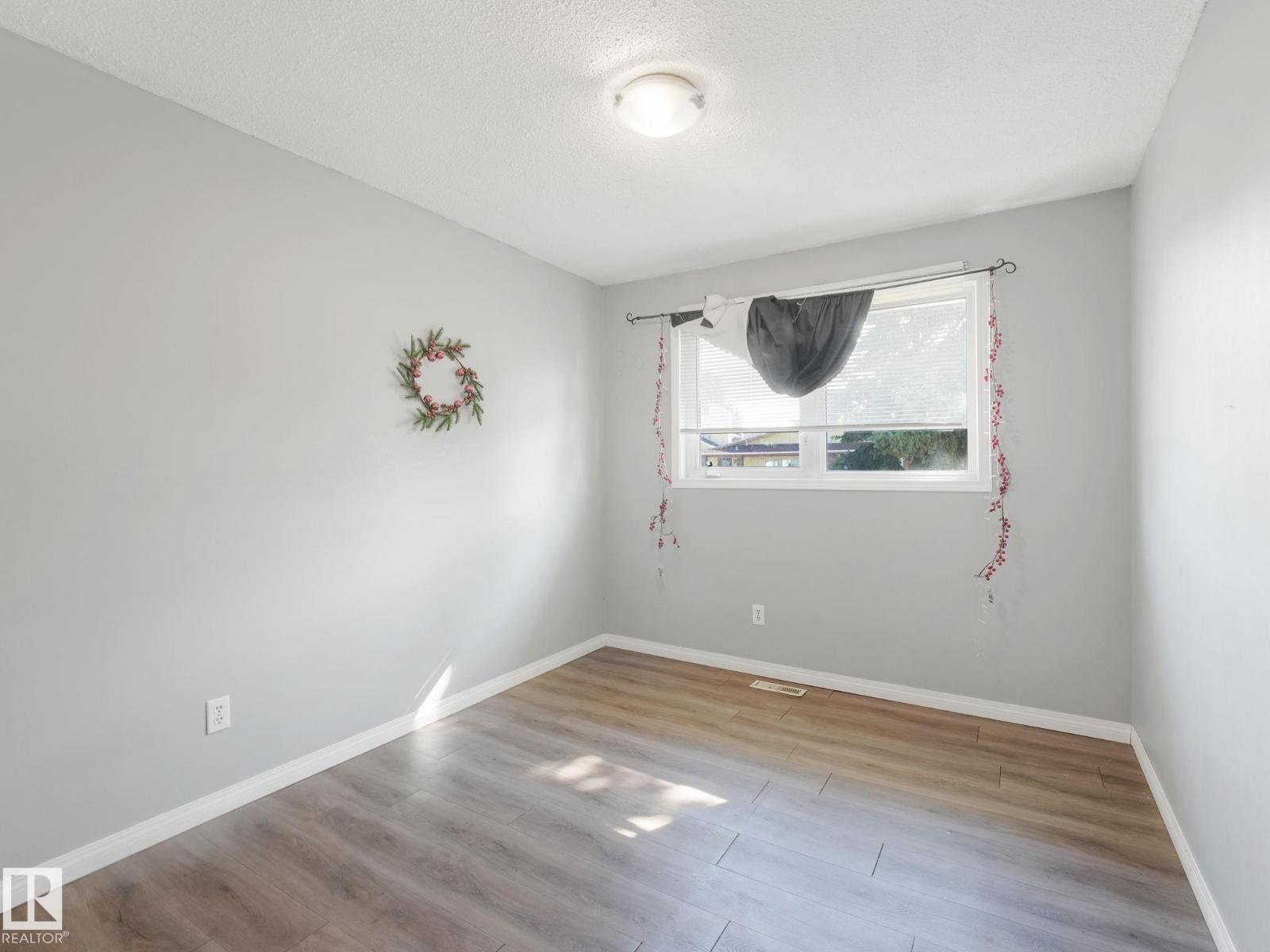 Photo 26 of 3432 60 St Nw, Edmonton AB