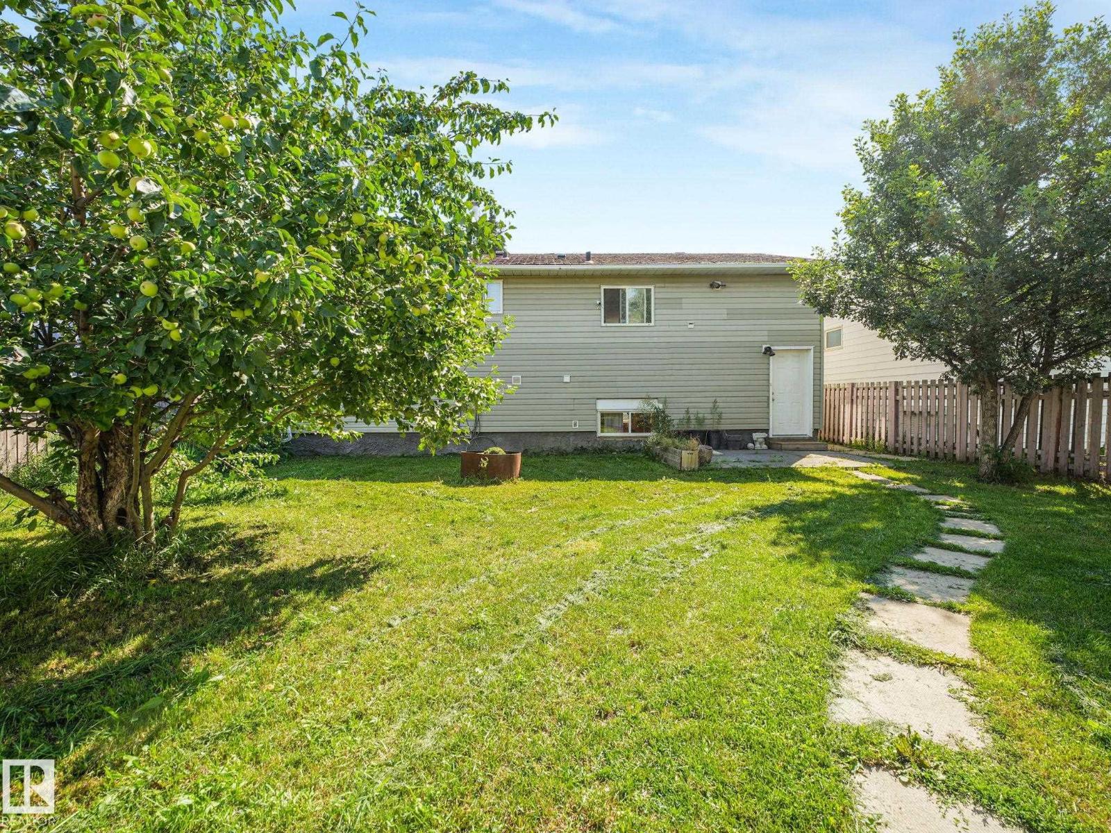 Photo 16 of 3432 60 St Nw, Edmonton AB