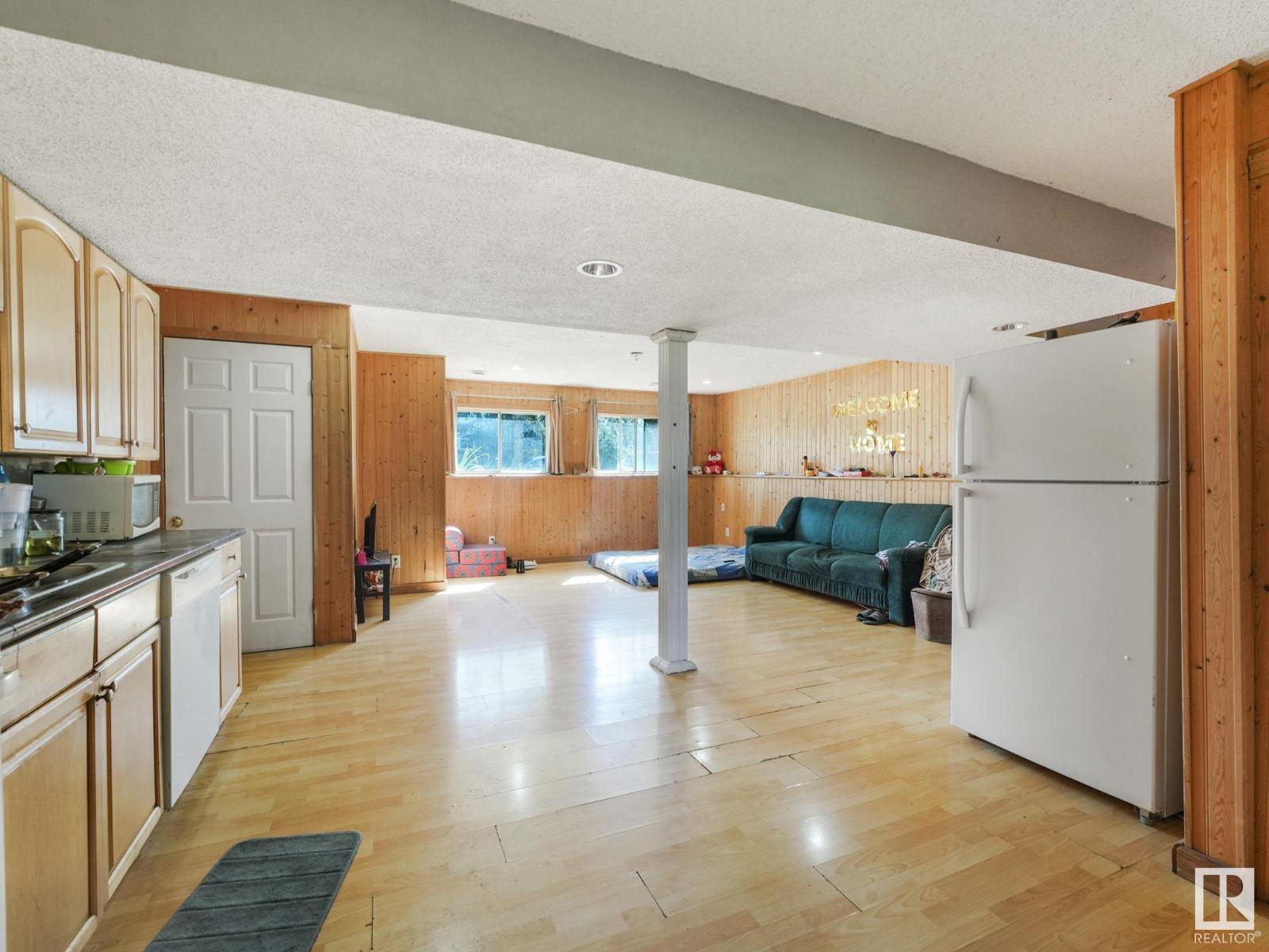 Photo 55 of 3432 60 St Nw, Edmonton AB