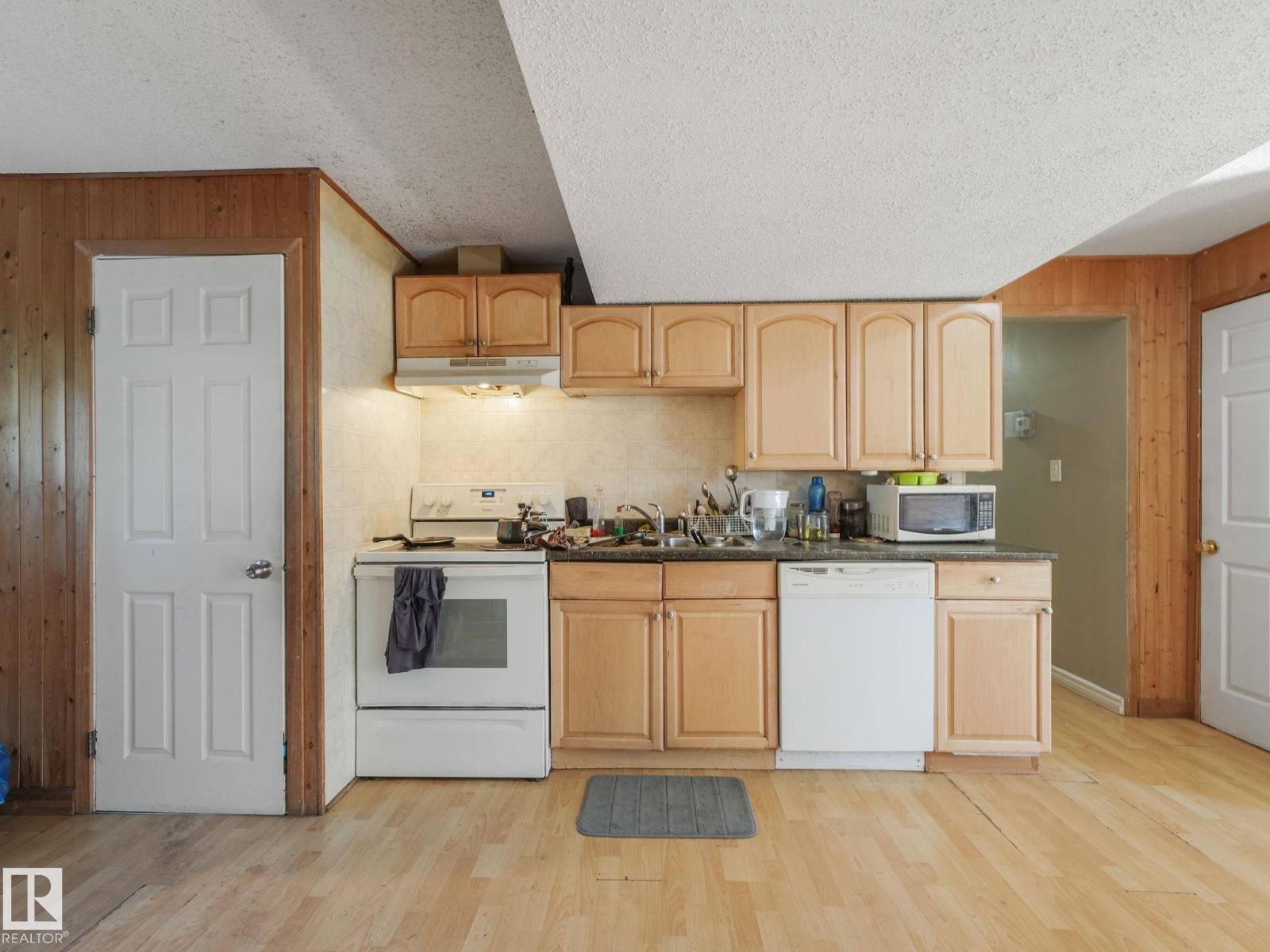 Photo 61 of 3432 60 St Nw, Edmonton AB