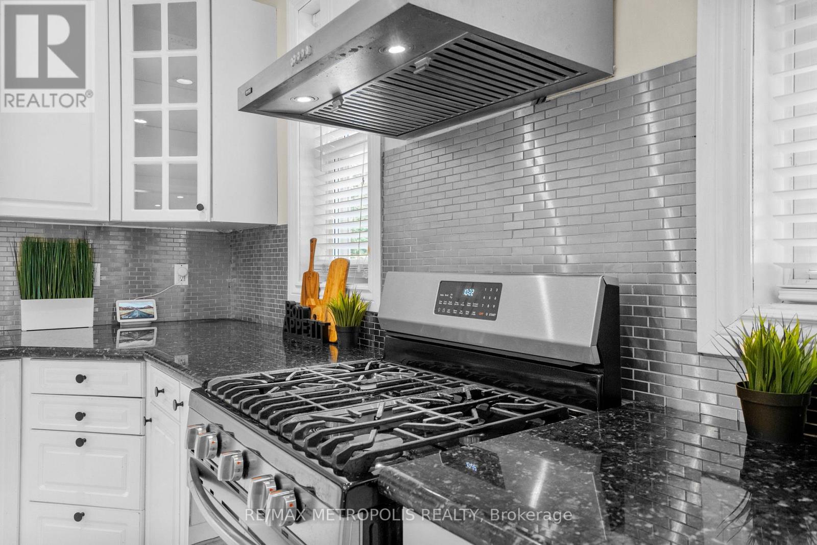 Photo 16 of 14537 Woodbine Avenue, Whitchurchstouffville ON