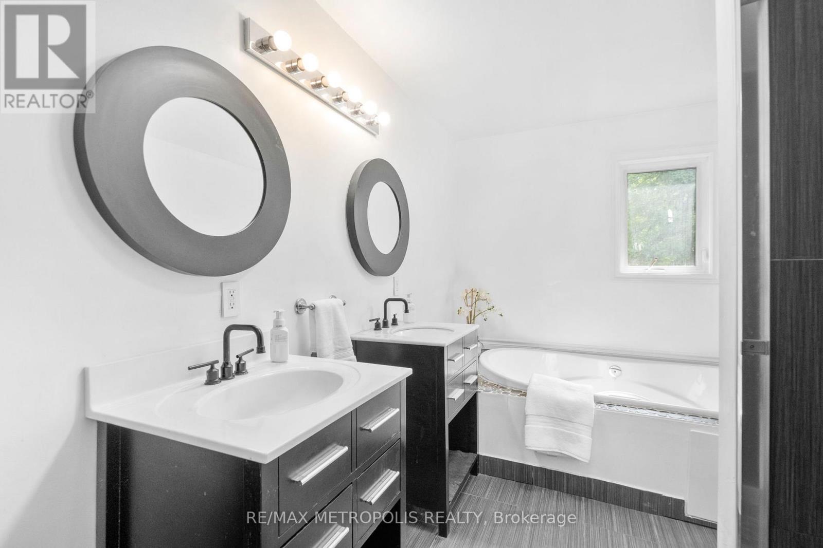 Photo 24 of 14537 Woodbine Avenue, Whitchurchstouffville ON