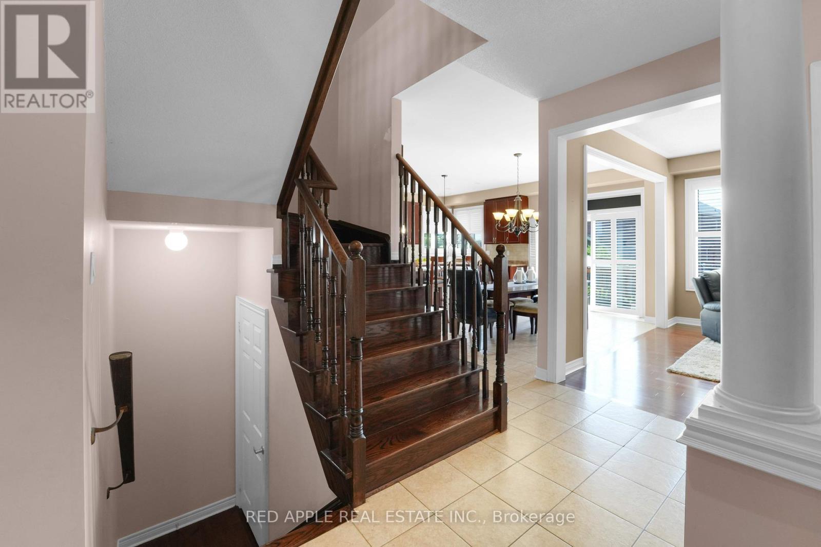 Photo 34 of 66 Milligan Street, Bradford West Gwillimbury ON