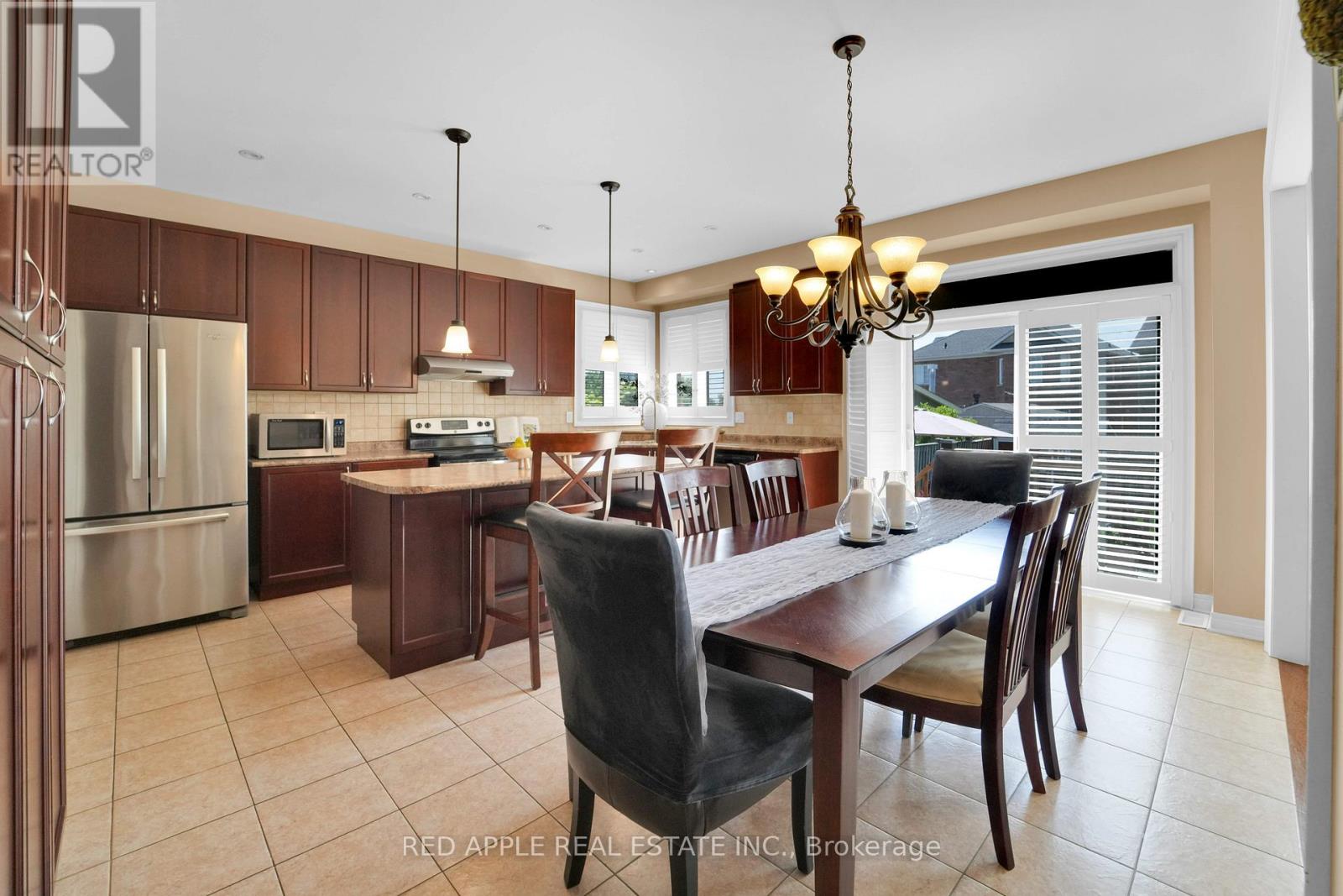 Photo 25 of 66 Milligan Street, Bradford West Gwillimbury ON