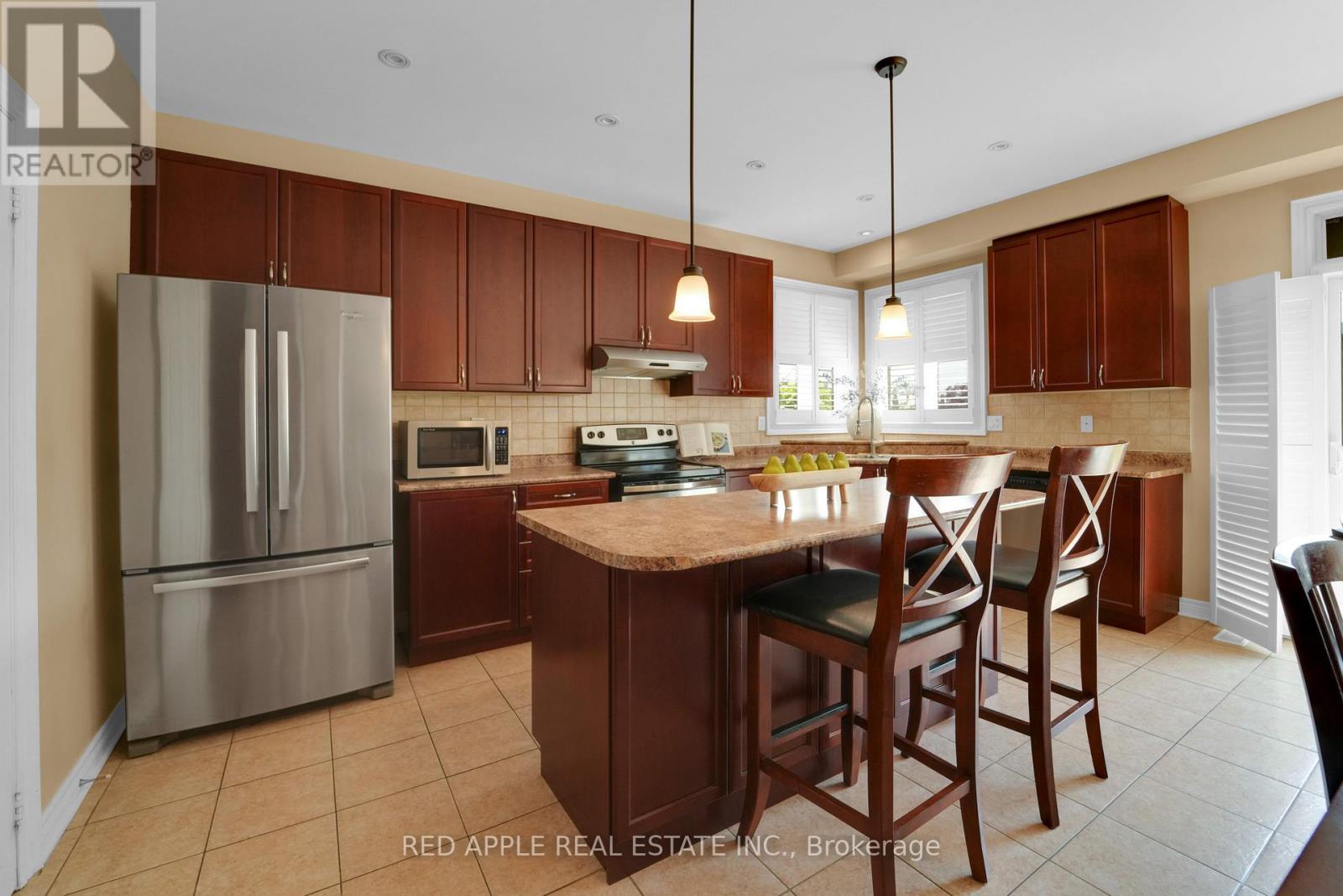 Photo 12 of 66 Milligan Street, Bradford West Gwillimbury ON
