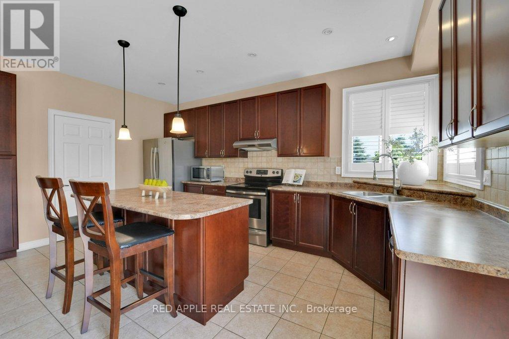 Photo 38 of 66 Milligan Street, Bradford West Gwillimbury ON