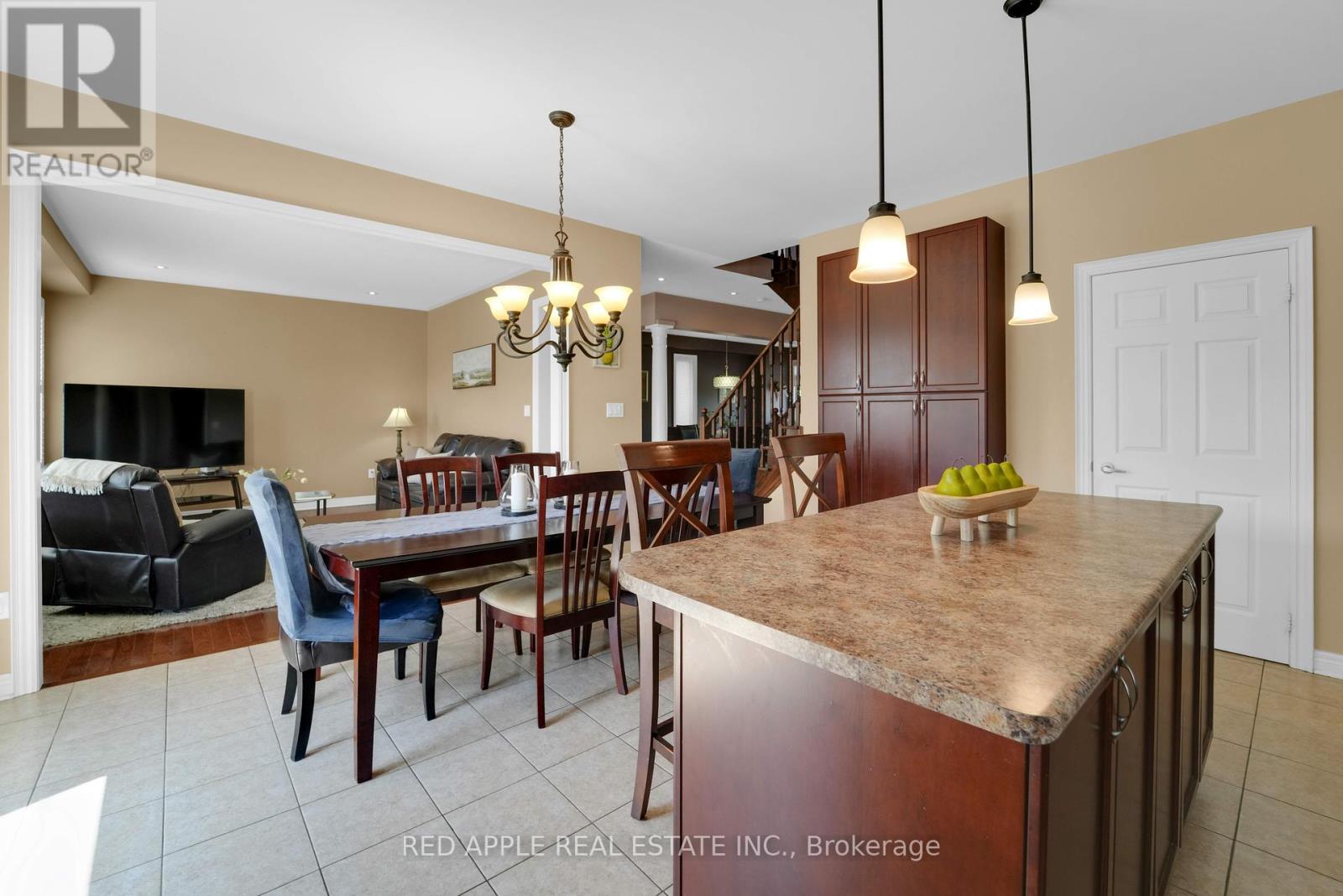 Photo 15 of 66 Milligan Street, Bradford West Gwillimbury ON