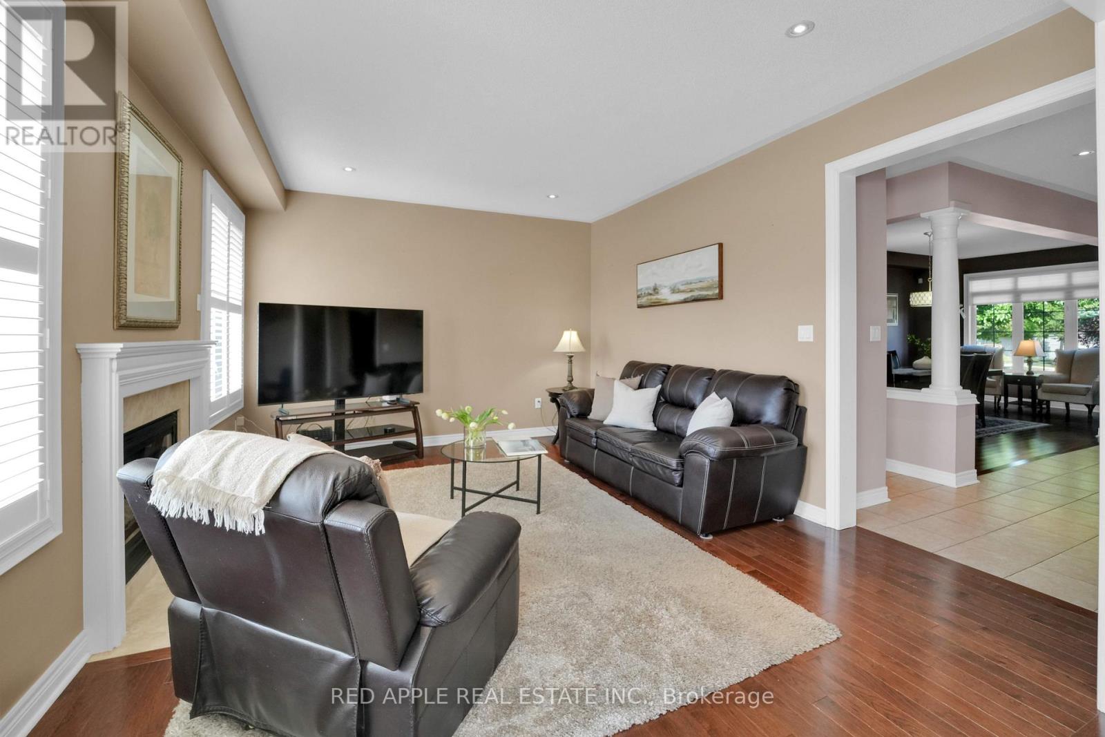 Photo 33 of 66 Milligan Street, Bradford West Gwillimbury ON