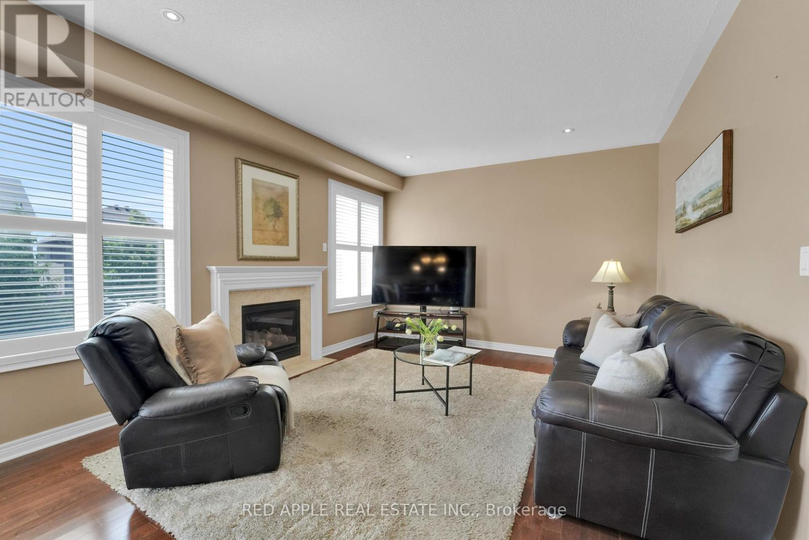 Photo 36 of 66 Milligan Street, Bradford West Gwillimbury ON