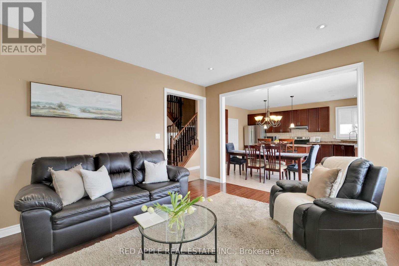 Photo 8 of 66 Milligan Street, Bradford West Gwillimbury ON