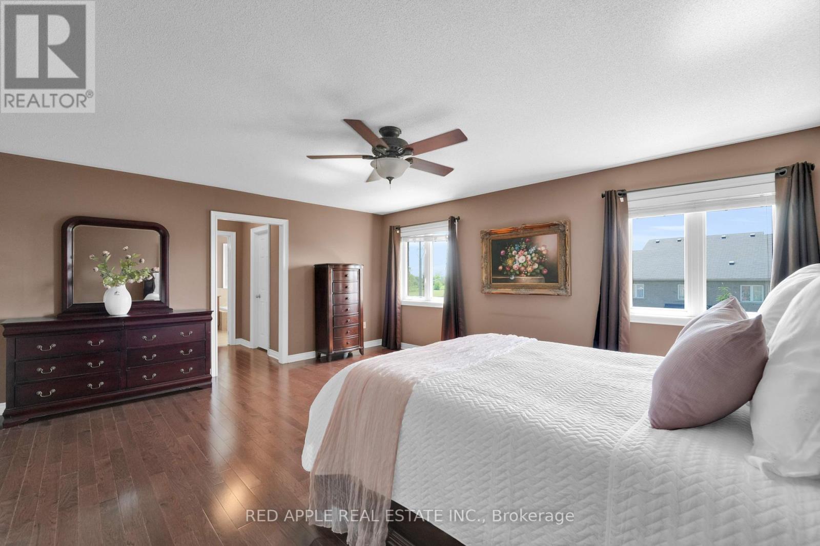 Photo 31 of 66 Milligan Street, Bradford West Gwillimbury ON