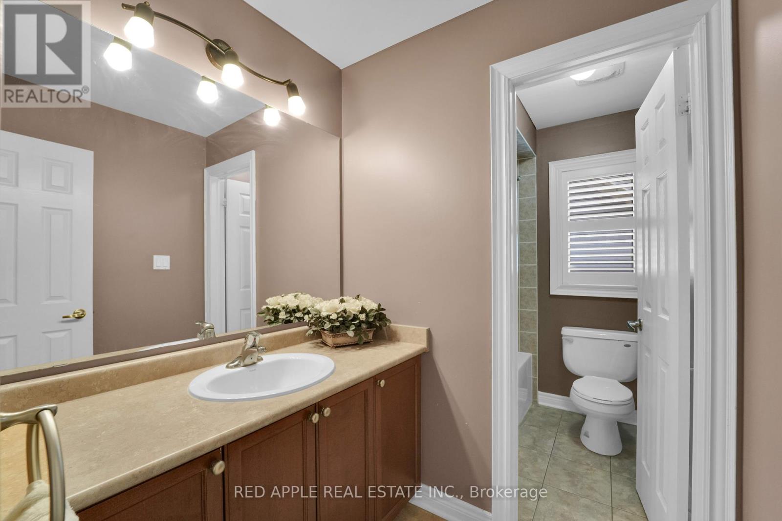 Photo 20 of 66 Milligan Street, Bradford West Gwillimbury ON