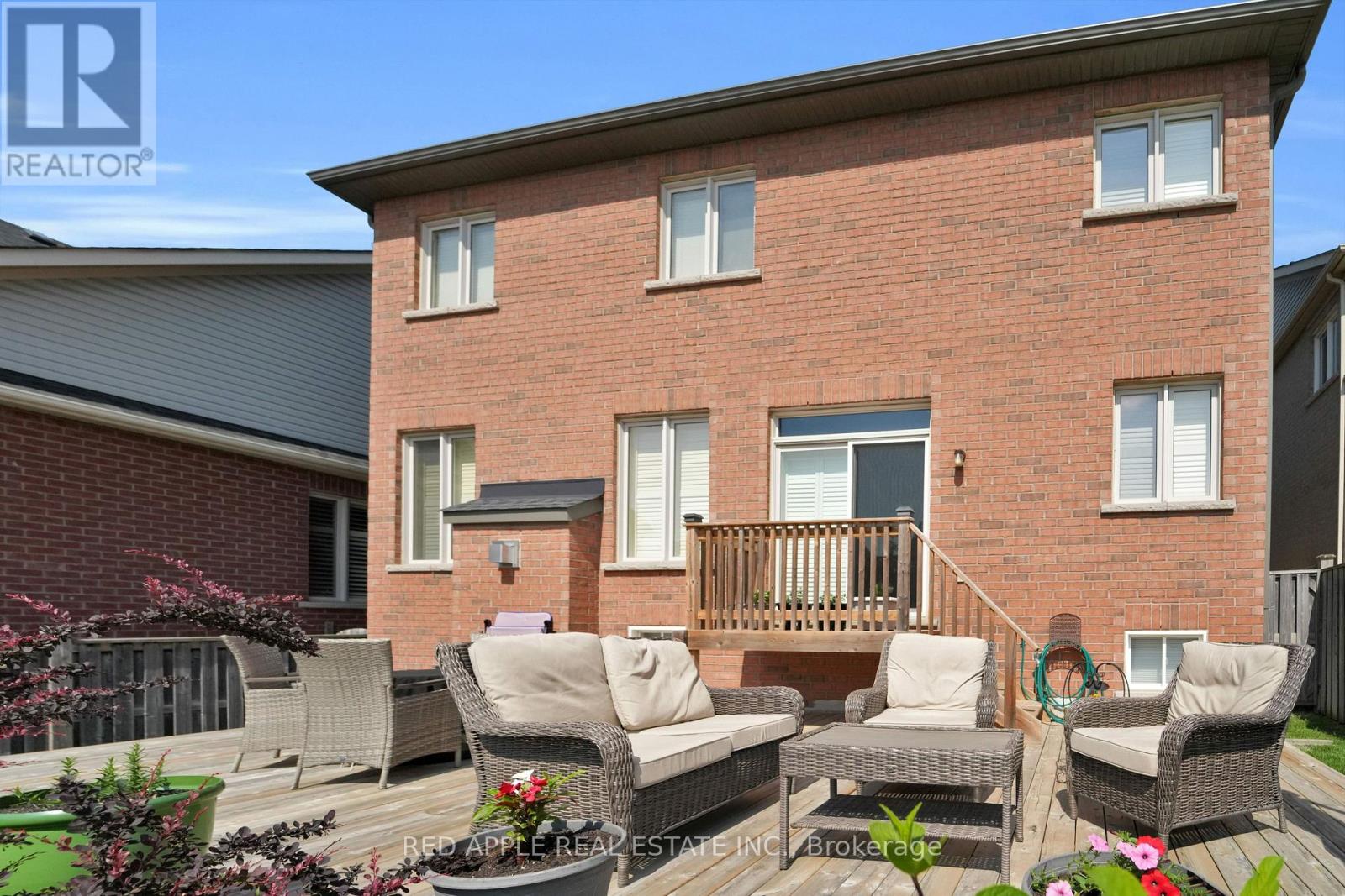 Photo 14 of 66 Milligan Street, Bradford West Gwillimbury ON
