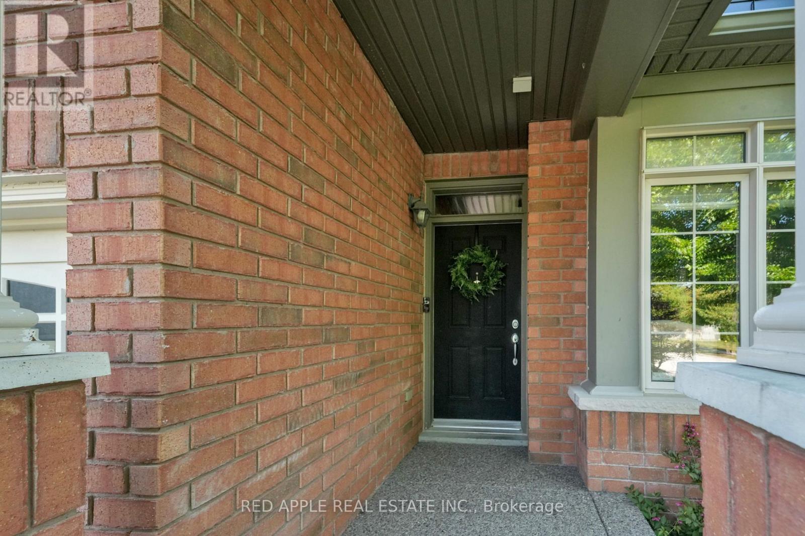 Photo 24 of 66 Milligan Street, Bradford West Gwillimbury ON