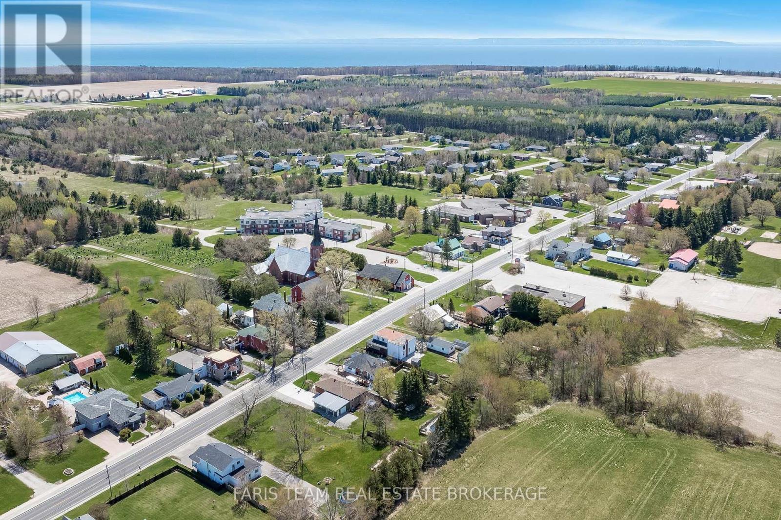 Photo 31 of 326 Lafontaine Road W, Tiny ON