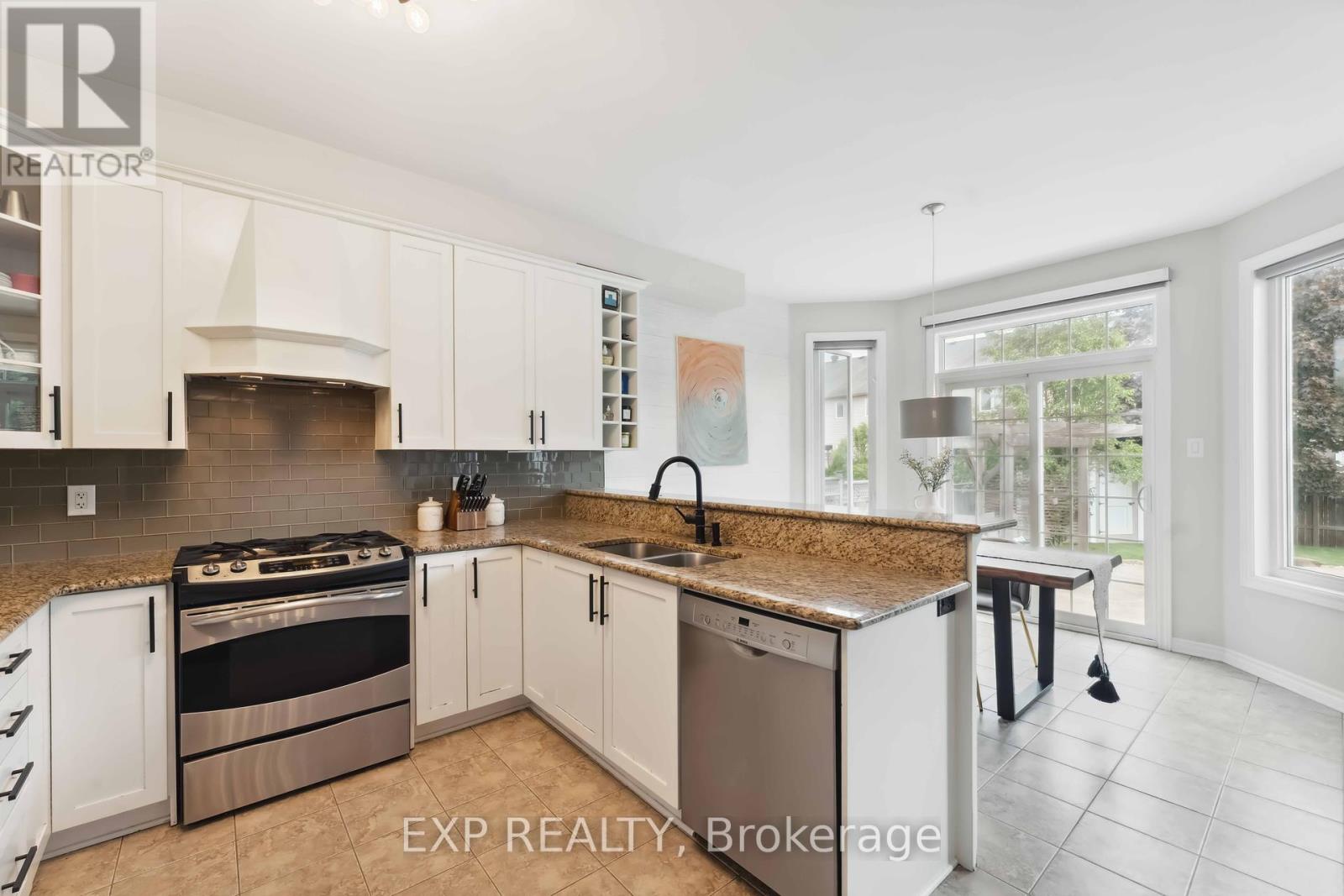 Photo 6 of 6925 Mary Anne Drive, Ottawa ON