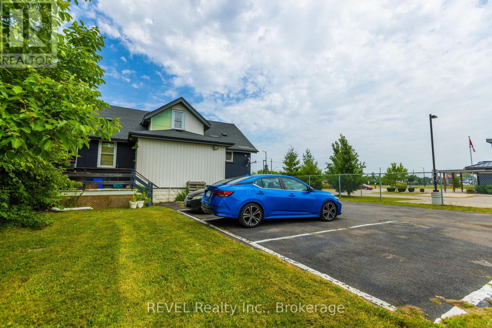 Photo 10 of 8568 Lundys Lane, Niagara Falls ON