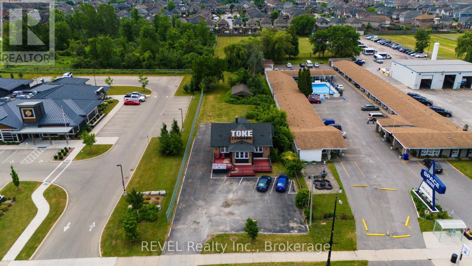 Photo 28 of 8568 Lundys Lane, Niagara Falls ON