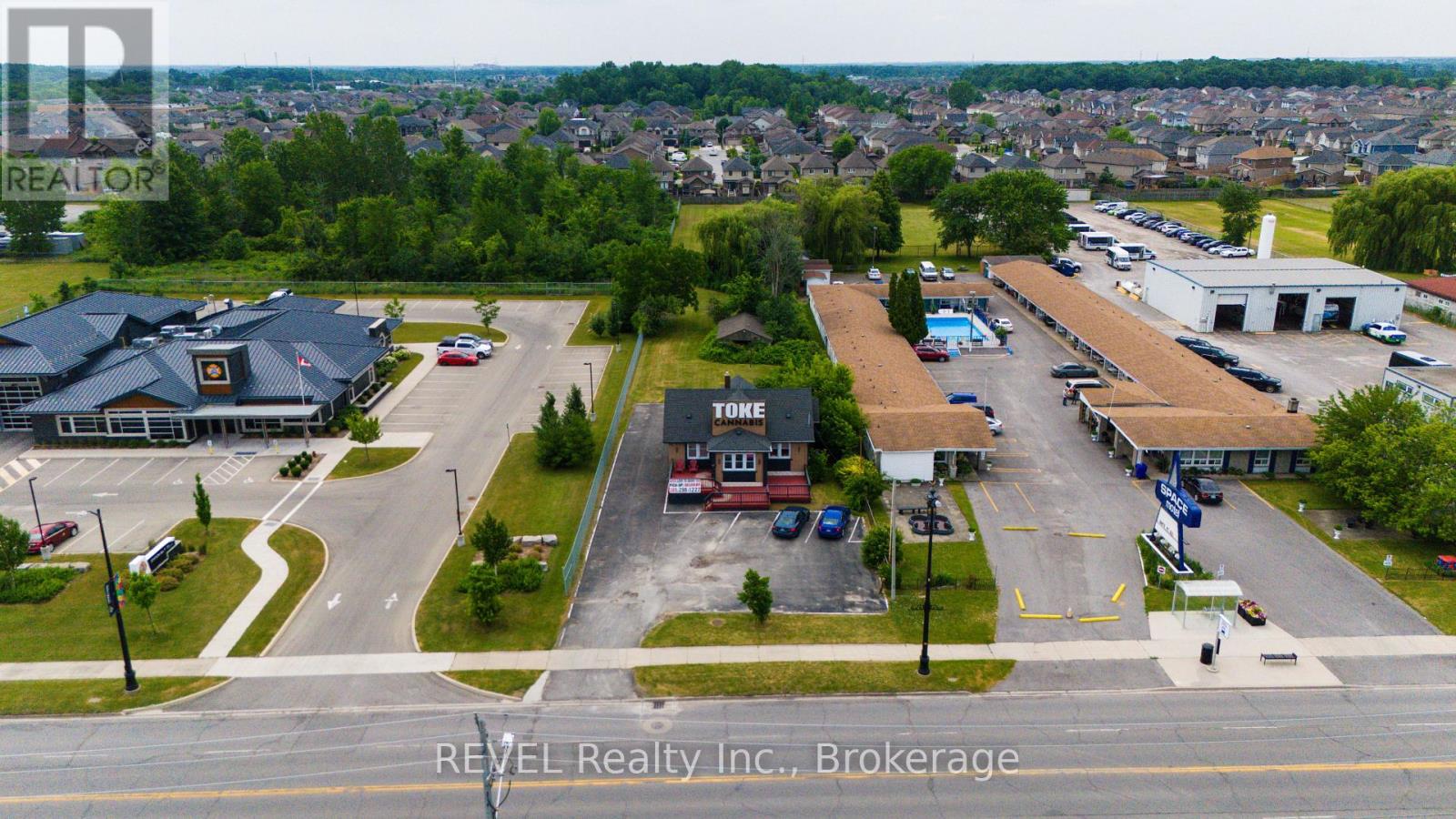 Photo 30 of 8568 Lundys Lane, Niagara Falls ON