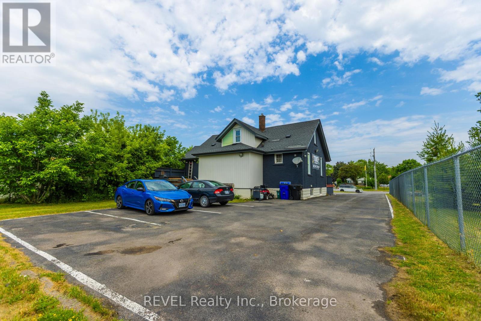 Photo 8 of 8568 Lundys Lane, Niagara Falls ON