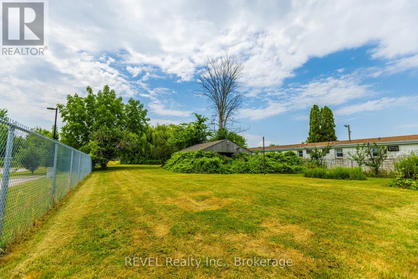 Photo 9 of 8568 Lundys Lane, Niagara Falls ON
