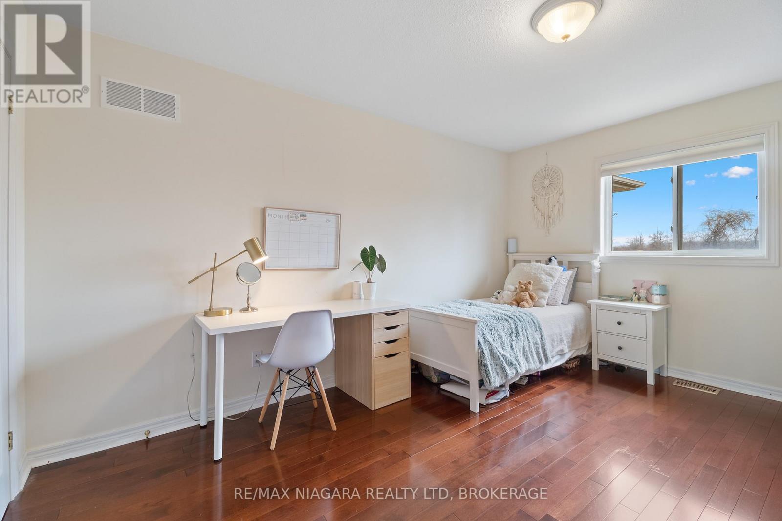 Photo 14 of 8311 Vegter Court, Niagara Falls ON