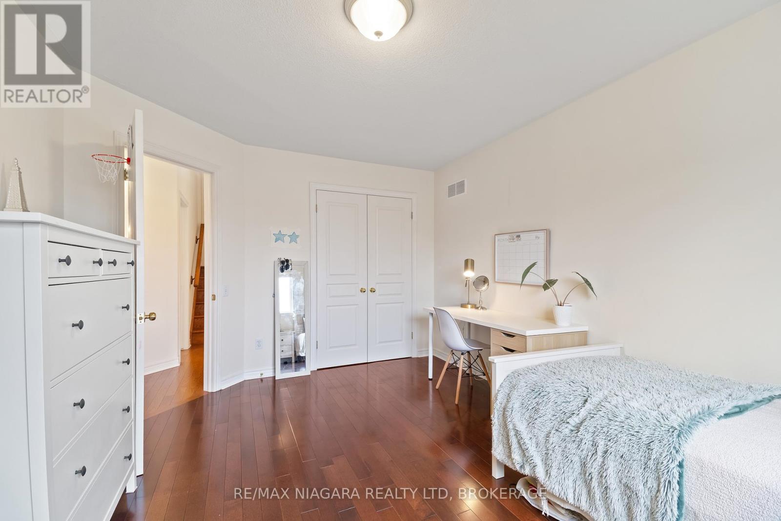 Photo 15 of 8311 Vegter Court, Niagara Falls ON