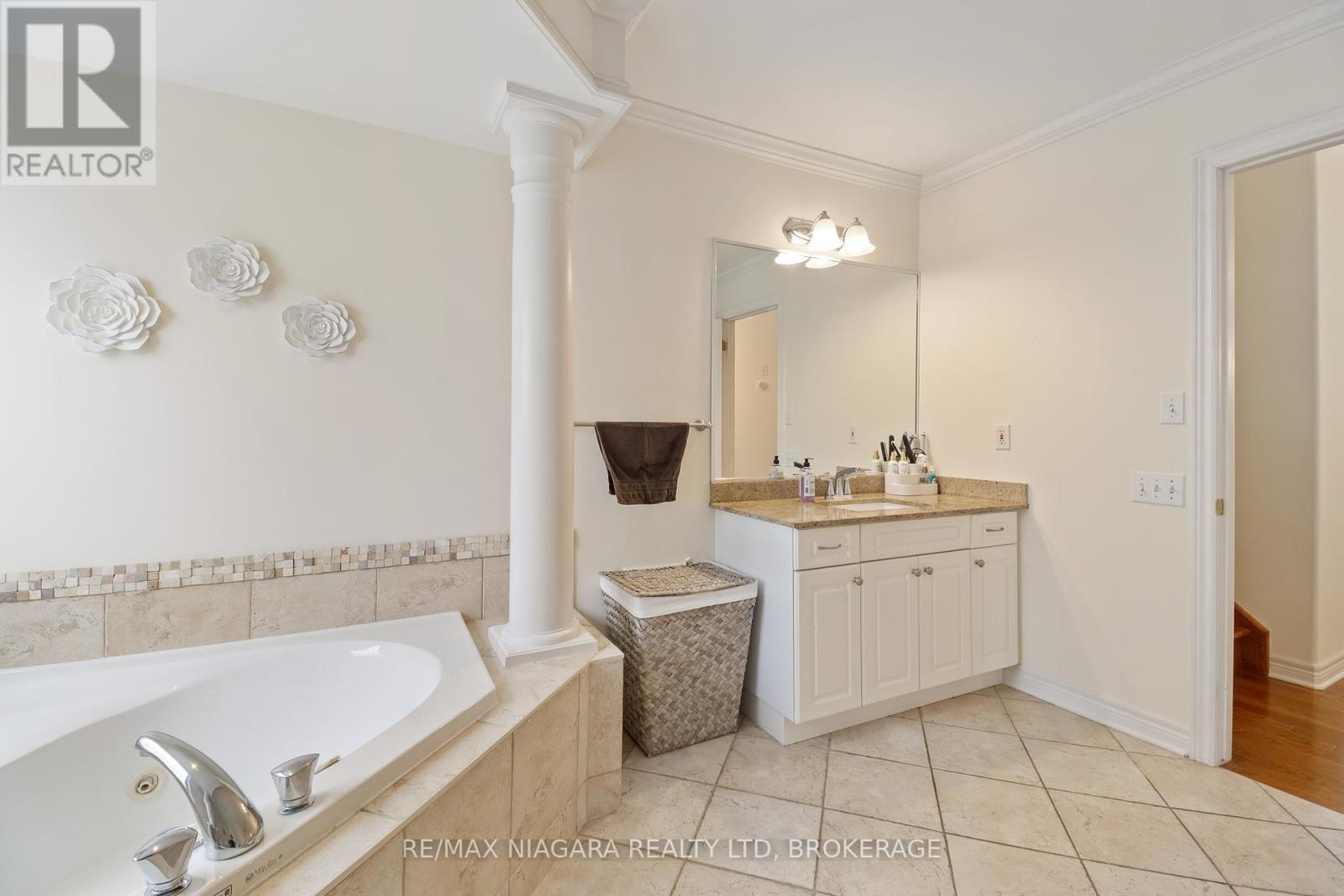 Photo 19 of 8311 Vegter Court, Niagara Falls ON