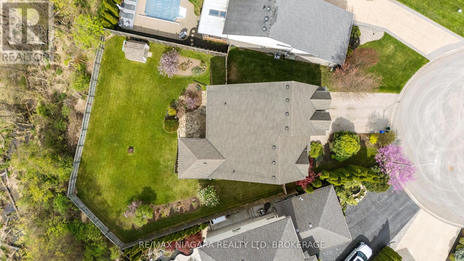 Photo 38 of 8311 Vegter Court, Niagara Falls ON
