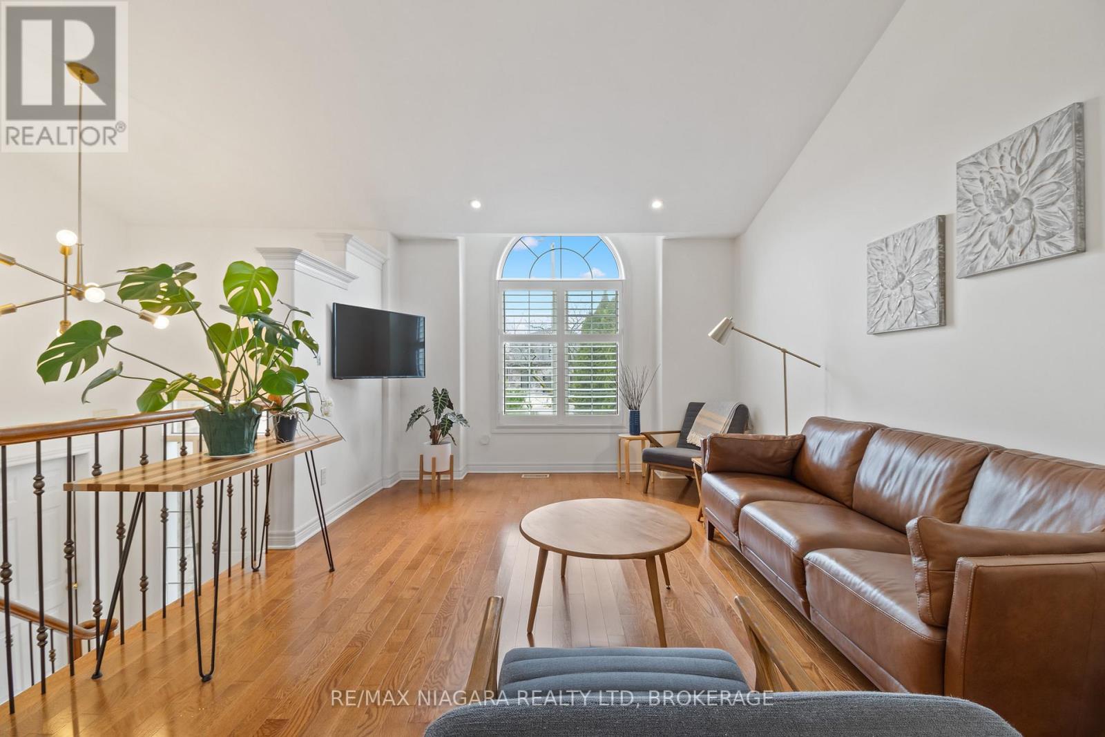 Photo 6 of 8311 Vegter Court, Niagara Falls ON