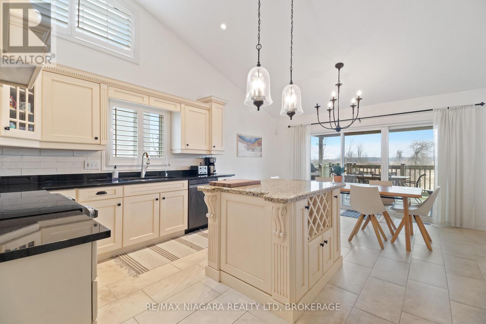 Photo 8 of 8311 Vegter Court, Niagara Falls ON