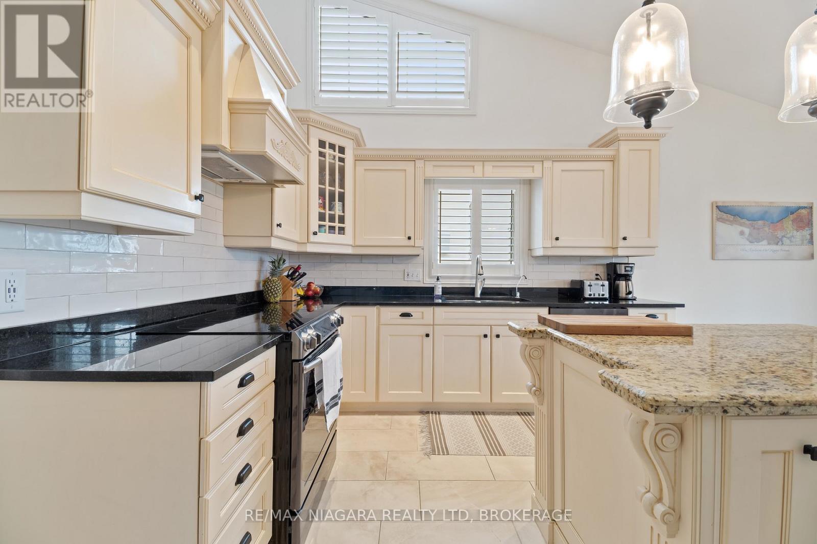 Photo 9 of 8311 Vegter Court, Niagara Falls ON