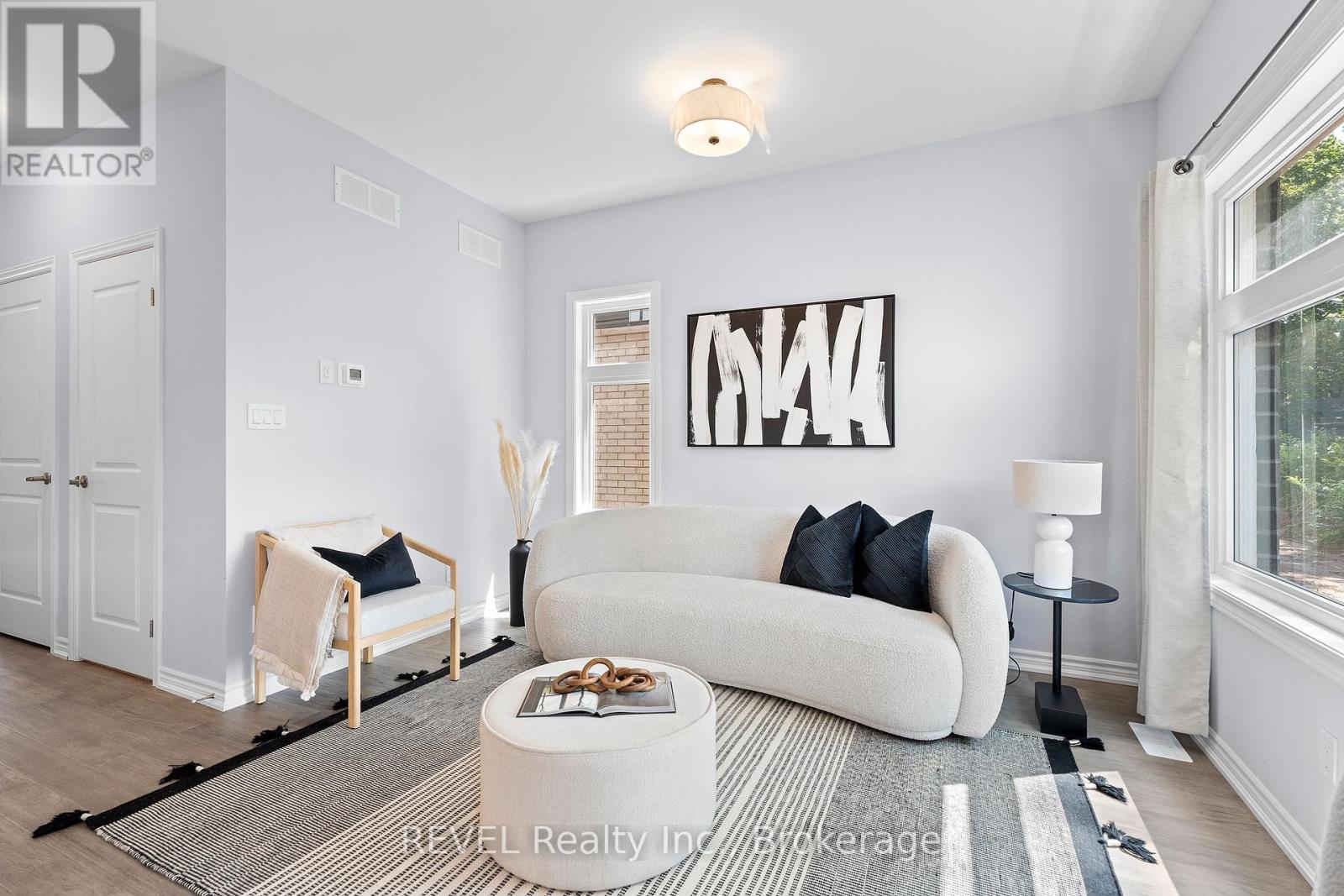 Photo 13 of 49 5672 Dorchester Road, Niagara Falls ON