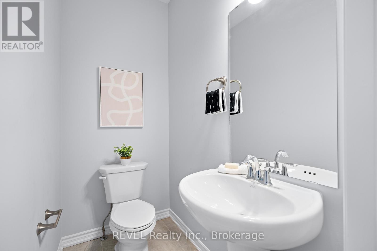 Photo 23 of 49 5672 Dorchester Road, Niagara Falls ON