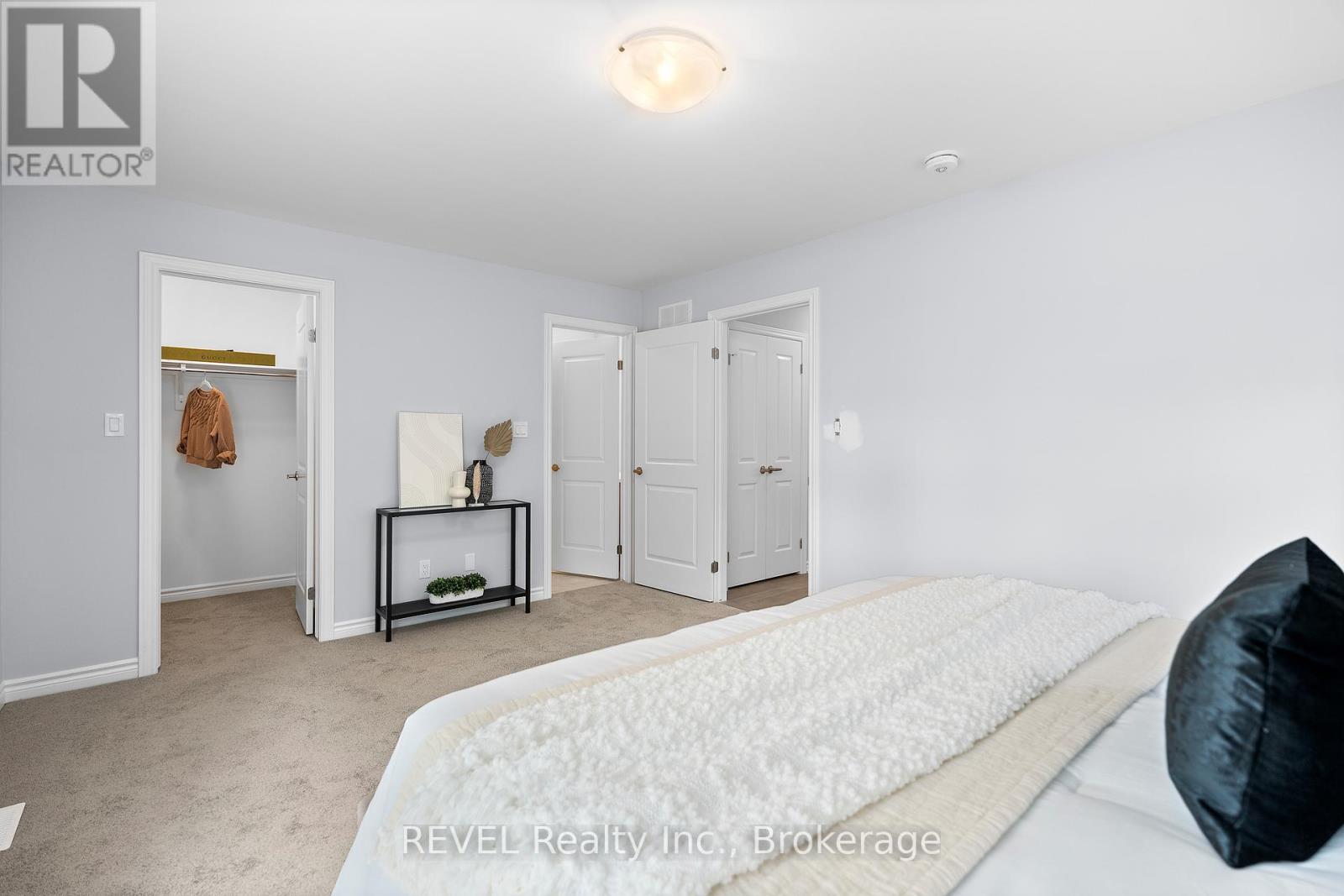 Photo 24 of 49 5672 Dorchester Road, Niagara Falls ON