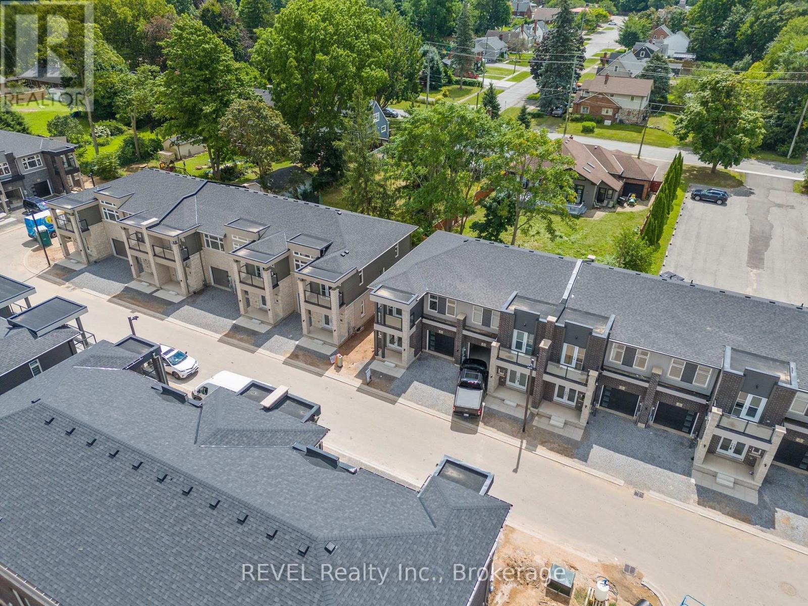 Photo 5 of 49 5672 Dorchester Road, Niagara Falls ON