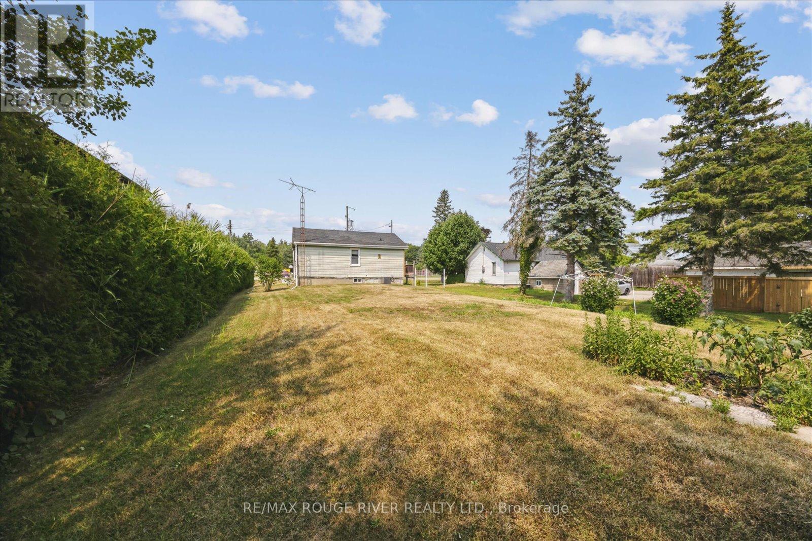 Photo 8 of 2037 Nash Road, Clarington ON
