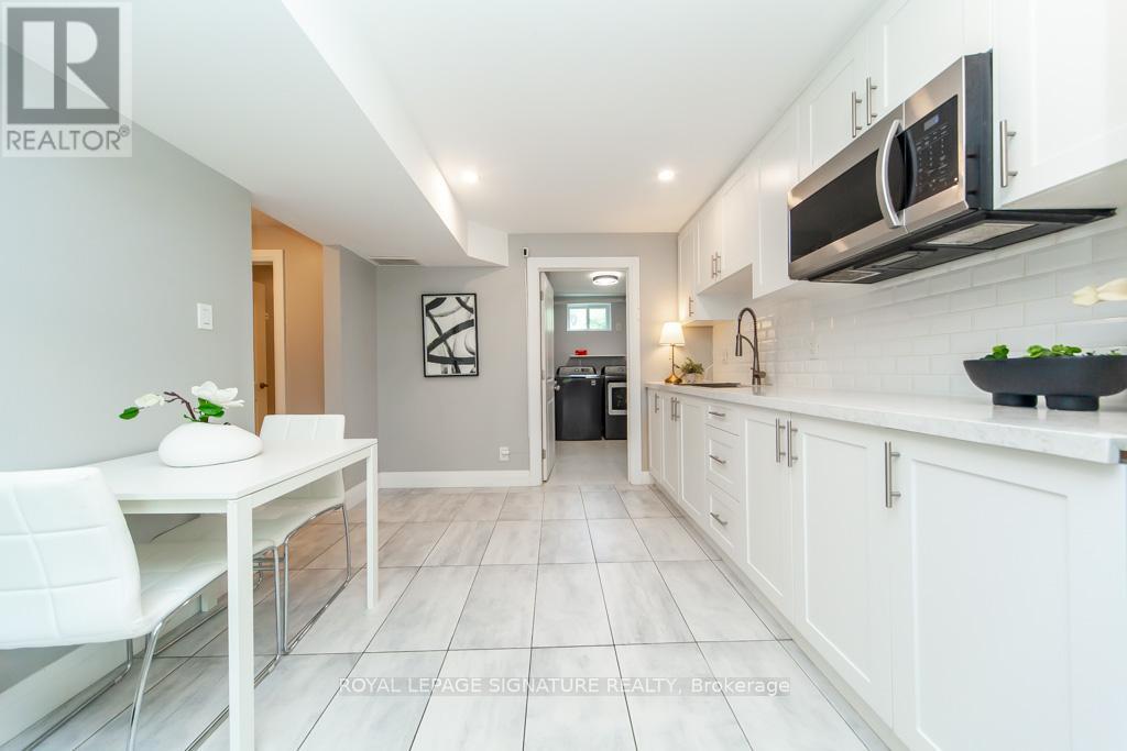 Photo 37 of 3605 The Credit Woodlands, Mississauga ON