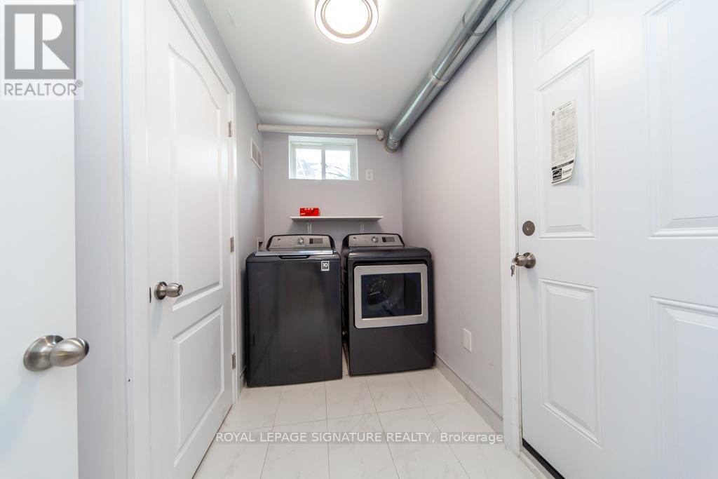 Photo 42 of 3605 The Credit Woodlands, Mississauga ON