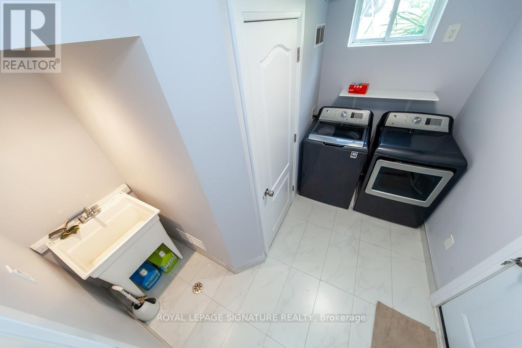 Photo 43 of 3605 The Credit Woodlands, Mississauga ON
