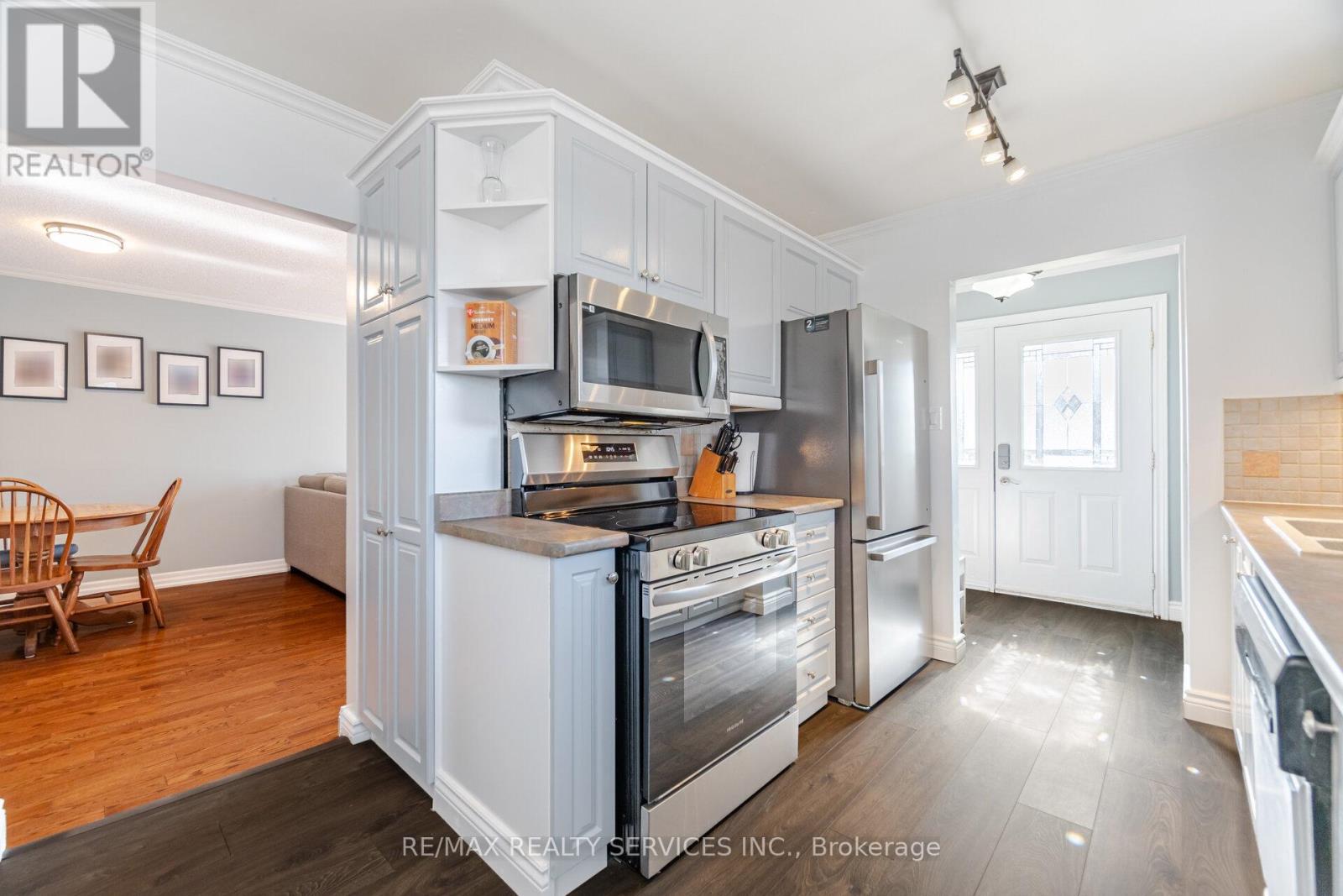 Photo 20 of 8 Reigate Avenue, Brampton ON