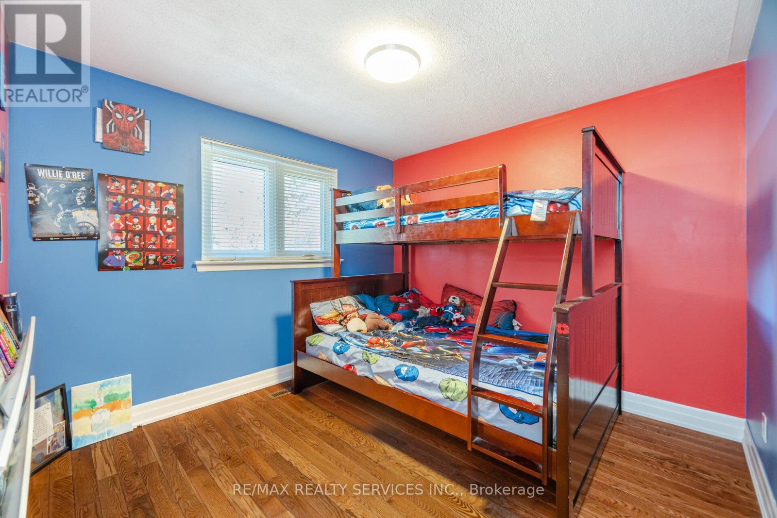 Photo 11 of 8 Reigate Avenue, Brampton ON