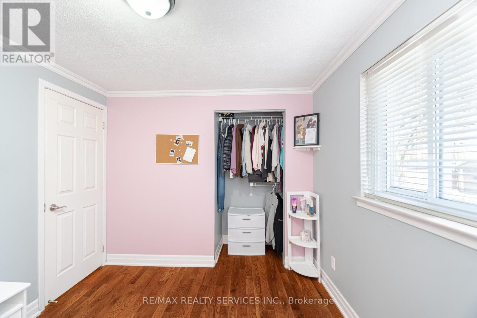 Photo 23 of 8 Reigate Avenue, Brampton ON